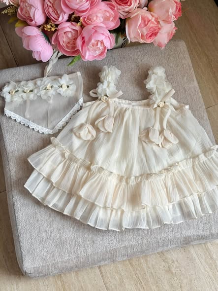 Dainty Dress in Ivory