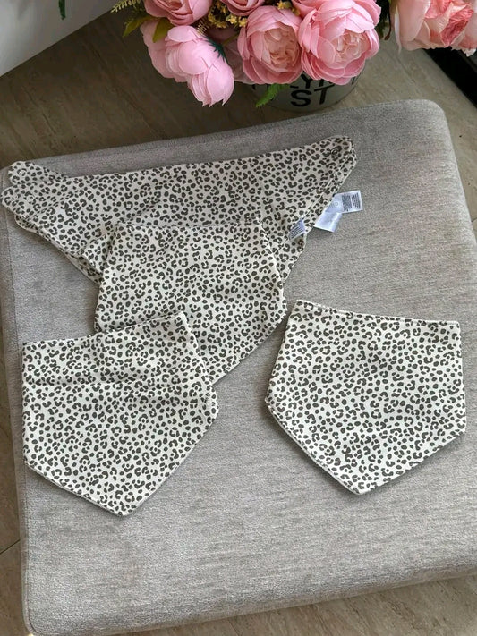 Triangular Bibs "Cream Animal Print"